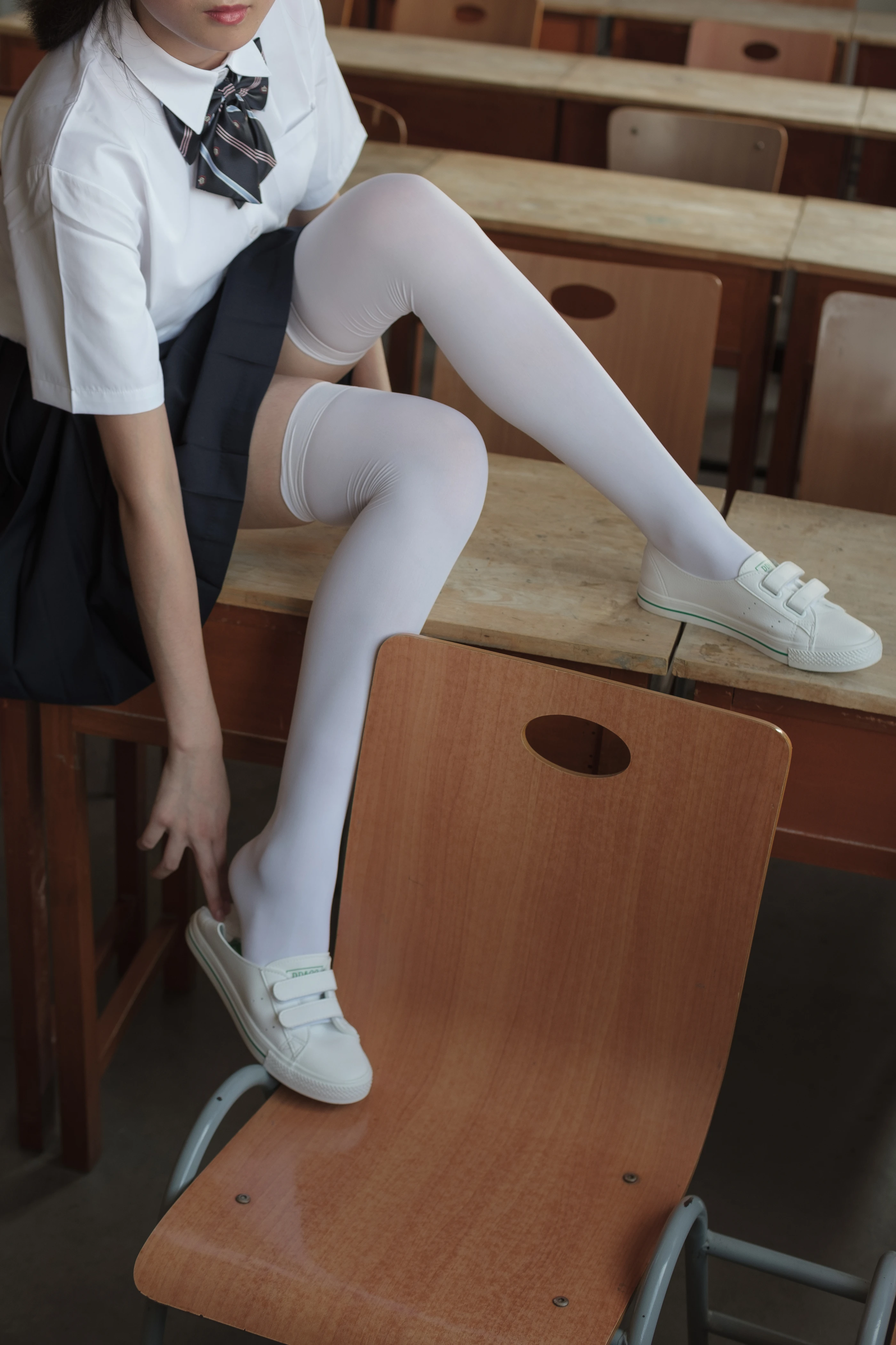 森萝财团 [BETA-022] 教室里的JK白丝少女 [66P]插图6